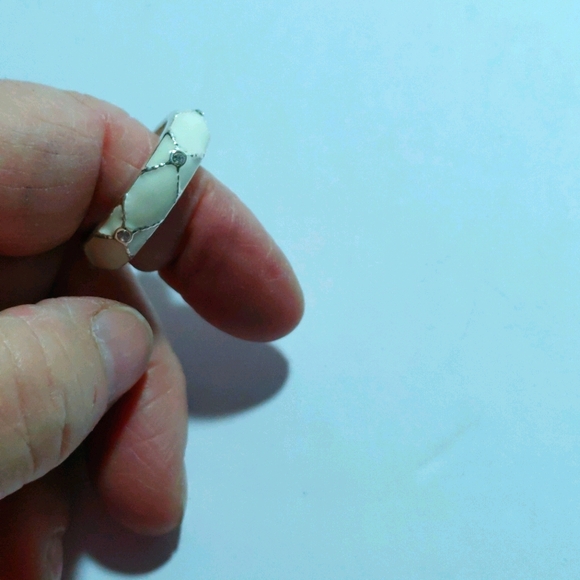 AVON - EMBELLISHED CROSS RING - Picture 1 of 2